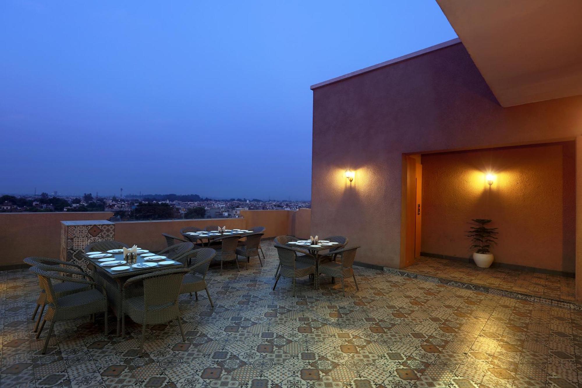 Hotel Prithvi Palace Igi Airport Delhi New Delhi Exteriör bild