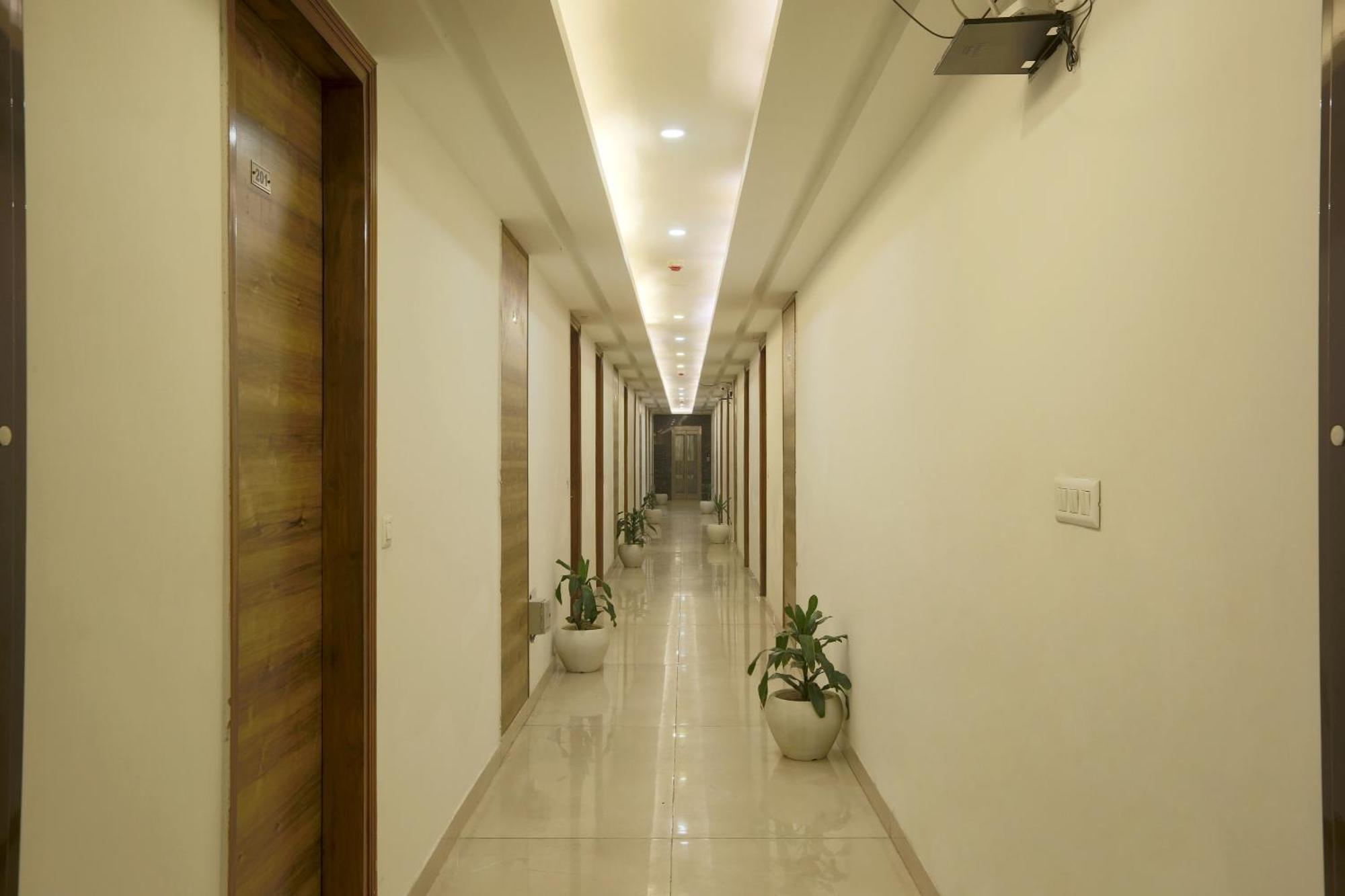 Hotel Prithvi Palace Igi Airport Delhi New Delhi Exteriör bild