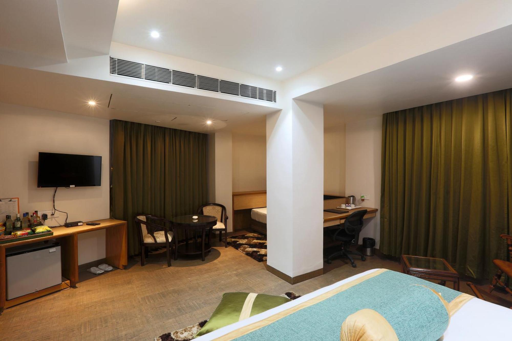 Hotel Prithvi Palace Igi Airport Delhi New Delhi Exteriör bild